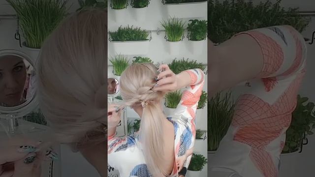Быстрый низкий пучек с закрученной спералью прядкой, самой себе в деловом стиле ❤️ смотреть онлайн