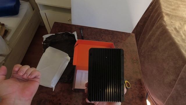 Распаковка. Контроллер управления солнечным зарядным устройством PowMr