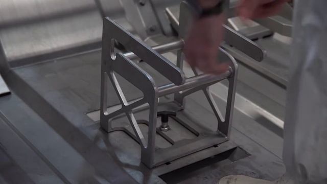 Машина мойки тележек и контейнеров BigBox Lurea KEB40 | Washing machine for Plastic Box Pallets смотреть онлайн
