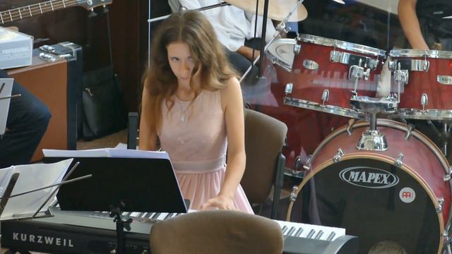 «Sunrise» – Лускавець Божена (фортепіано), Зохнюк Анастасія (віолончель) смотреть онлайн