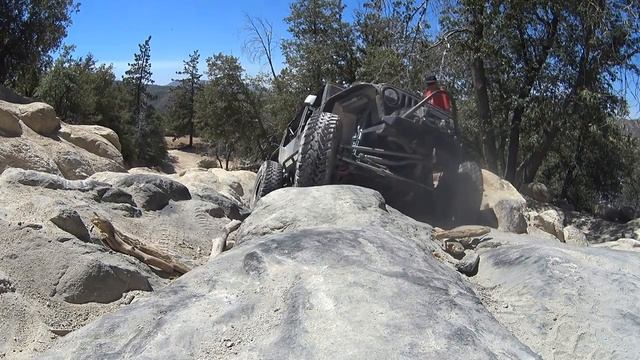 Оффроуд на большых камнях Offroad, Jeep Rubicon Ford перевернулся С Новым Годом!