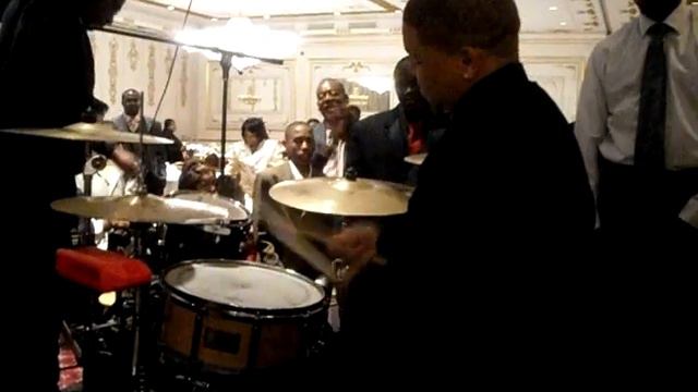 Brandon Tolliver killin on the drums at the Northern illinois COGIC Benifit Dinner смотреть онлайн