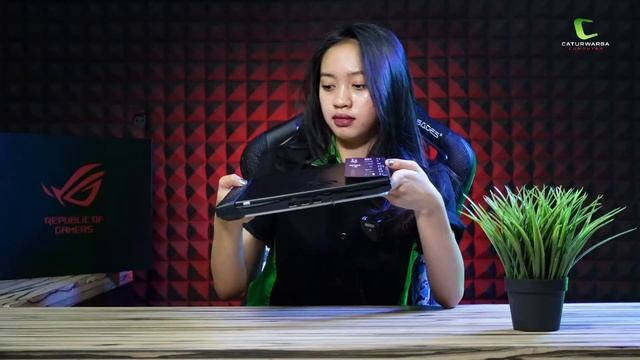 Kedatangan Laptop Gaming Lagi Nih | Unboxing Asus ROG Strix G512L смотреть онлайн