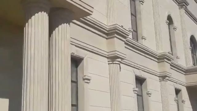 Колонны ресторана из травертина смотреть онлайн