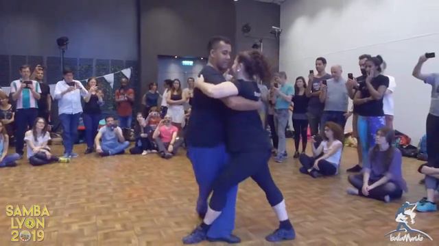 Baila Mundo - Ana Paula Pereira e Hugo Roberto (Samba Lyon 2019) смотреть онлайн