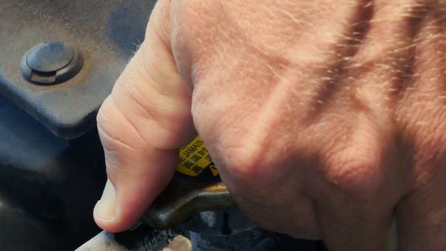 Boiling Bubbling Sound In Car From Coolant Reservoir or Engine Overheating - How To Diagnose and FI смотреть онлайн