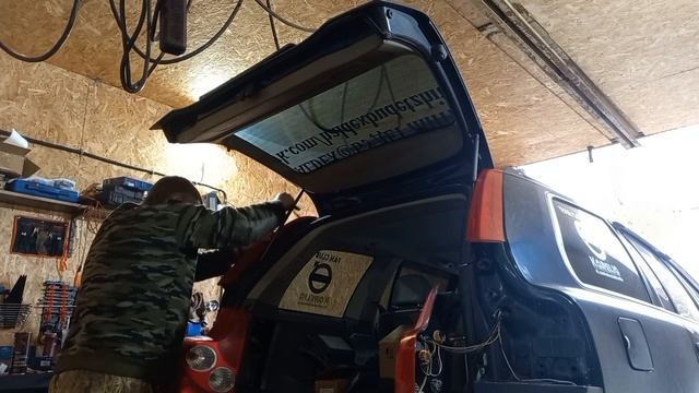 Габариты и указатели поворота в фонари задних стоек Вольво ХС90 смотреть онлайн