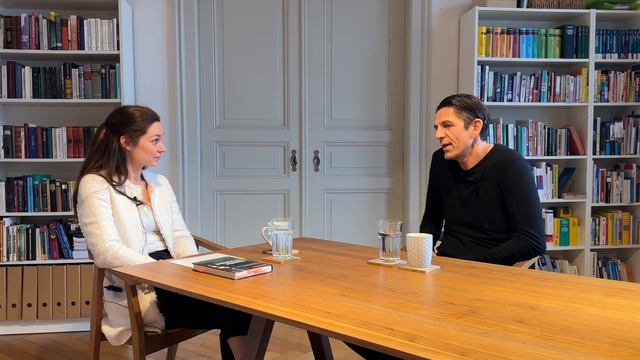 Mit Menschlichkeit und Respekt zum beliebtesten Schiedsrichter - Deniz Aytekin über Werte & Führung смотреть онлайн