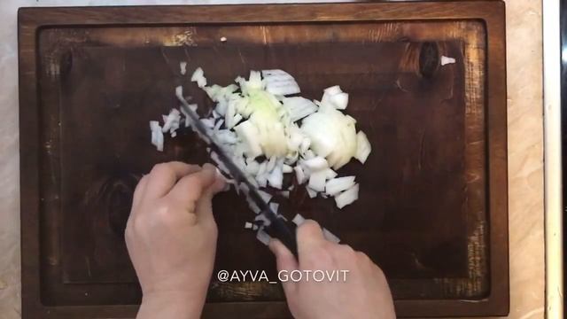 Треска под моцареллой с чесноком: рецепт от Foodman.club