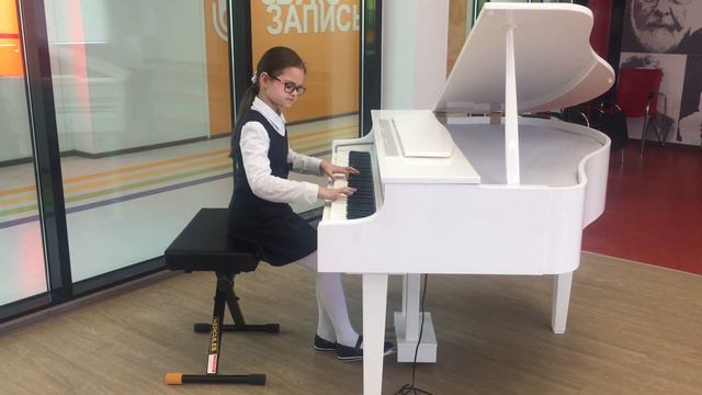 Шалина Ксения, И.С. Бах . «Менуэт» d-moll; Р. Шуберт « Два экоссеза» смотреть онлайн