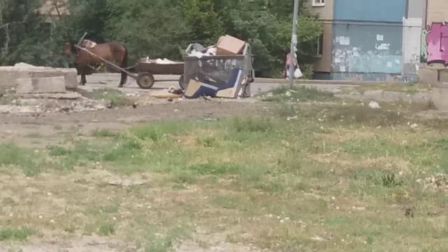 Цыган и ребенок общаются в Кривом Роге смотреть онлайн