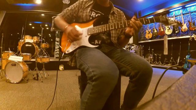 Testing Ibanez GRG140-SB смотреть онлайн