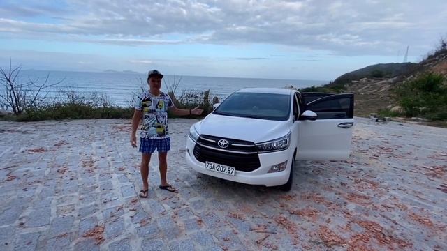 Стоит ли в Нячанге брать машину в аренду? + Обзор Toyota Innova 2.0, МПК, 7 мест. смотреть онлайн