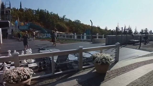 Каникулы в Ялта-Интурист в октябре 2019 смотреть онлайн