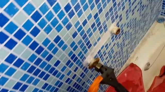 Выкручиваем Эксцентрик от смесителя.mp4 смотреть онлайн