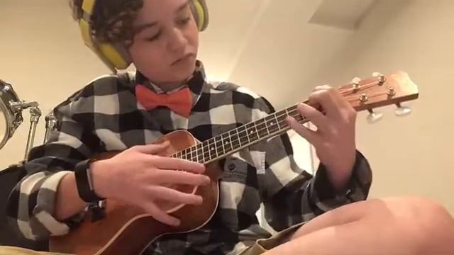 MAKER- Party Favor by Billie Eilish (ukulele cover) смотреть онлайн
