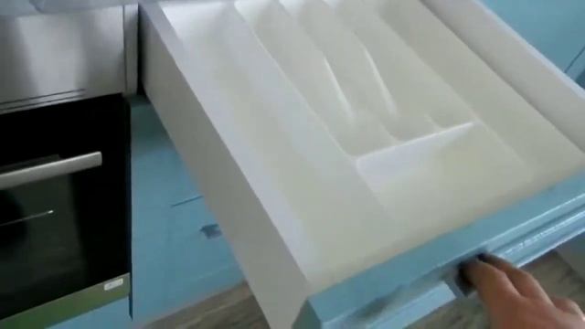 Угловая кухня голубая, фасады МДФ крашеный смотреть онлайн