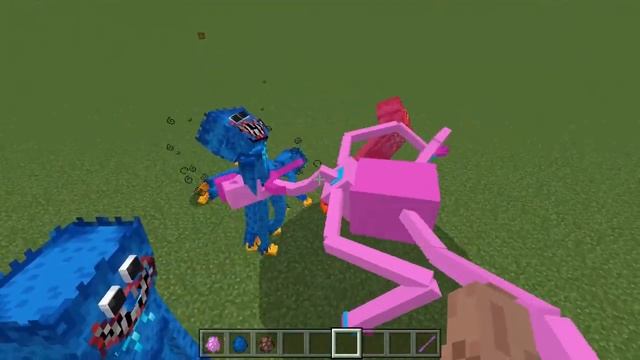 Mommy Long Legs vs Huggy Wuggy from Poppy Playtime in Minecraft PE смотреть онлайн