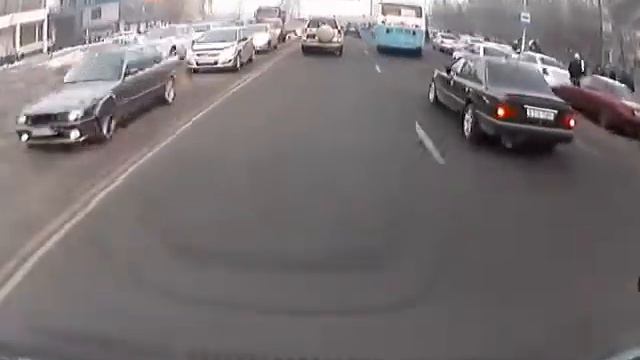 Алматы. Парковка под запрешающим знаком 20150203 0832 смотреть онлайн