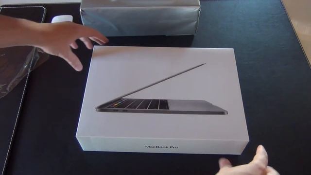MacBook Pro with Touch Bar (2017) Unboxing смотреть онлайн