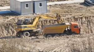 Экскаватор ЕК-18 на строительстве Севастопольской ТЭС