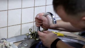 Замена излива на кухонном кране!