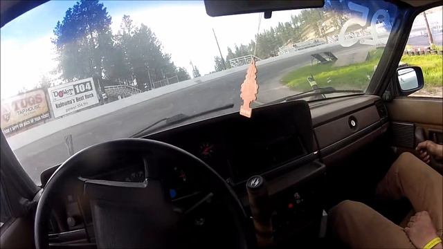 RIDING DOORS IN AN AUTOMATIC VOLVO 740 TURBO ! смотреть онлайн