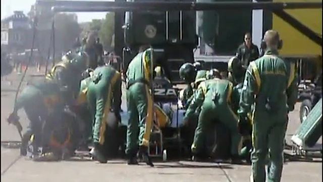 Team lotus caterham with Ricardo Teixeira in the T128 pitstop drop смотреть онлайн