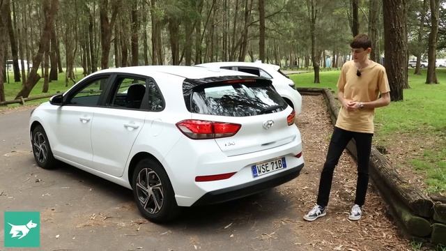 Toyota Corolla vs Hyundai i30 2021 comparison review | Chasing Cars смотреть онлайн