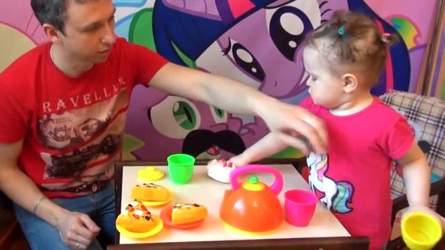 Даша с папой готовят кушать в понарошку смотреть онлайн