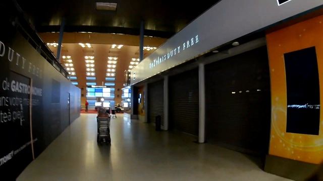 Paris CDG Airport смотреть онлайн