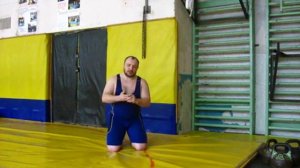 Три  упражнения для развития силы, выносливости и цепкости кистей пальцев рук борцов и спортсменов.