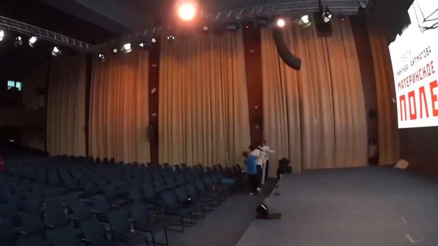 Один день из жизни актёров | Репетиция | Спектакль «Материнское поле» смотреть онлайн