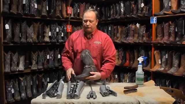Schafer Leather - Boot Stretching смотреть онлайн