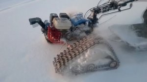 Гусеничный привод на мотоблоке на озере Воже