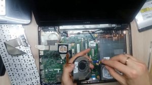 Как разобрать и почистить ноутбук Dell N5040,  M5040