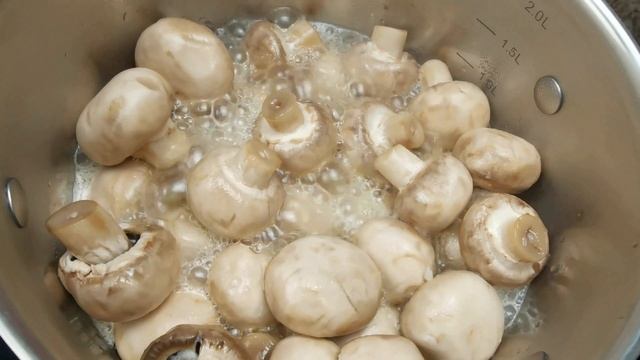САМЫЕ ВКУСНЫЕ ГРИБЫ ШАМПИНЬОНЫ МАРИНОВАННЫЕ за 5 минут! В магазине больше не покупаю смотреть онлайн