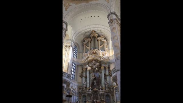 madonna - material girl (cathedral) смотреть онлайн