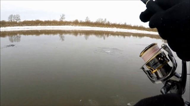 Продолжаю ловить щуку и судака на спиннинг зимой. смотреть онлайн