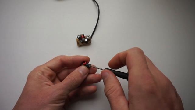 Видеоглазок подключить к старому телефону. RF модулятор на одном транзисторе для глазка с камерой. смотреть онлайн