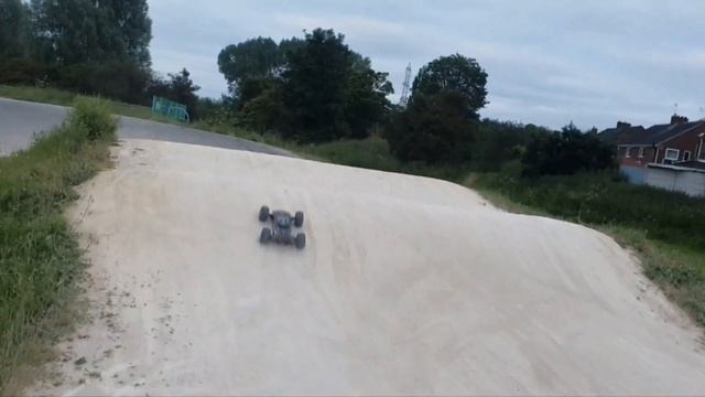#easttactics June fly over challenge #backflip #rc #arrmatalion #arrma #m2c смотреть онлайн