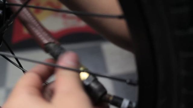 MAX VU BUILDS UP NEW CULT JUVENILE 18" BMX BIKE смотреть онлайн