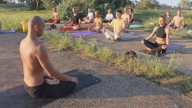 Встреча солнца. Уроки йоги, Bhakti-Sangama 2011. смотреть онлайн