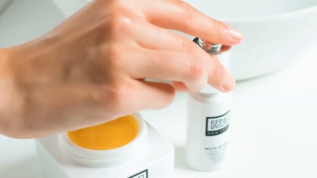 How-To: Dual Phase Vitamin C Peel | Erno Laszlo