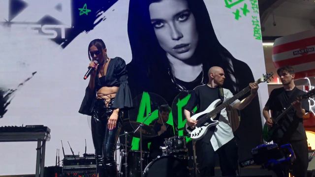 Полина Гулько - Хрусталь ISTOKIYA MUSIC FEST Депо Три вокзала Москва 28 июля 2023 смотреть онлайн