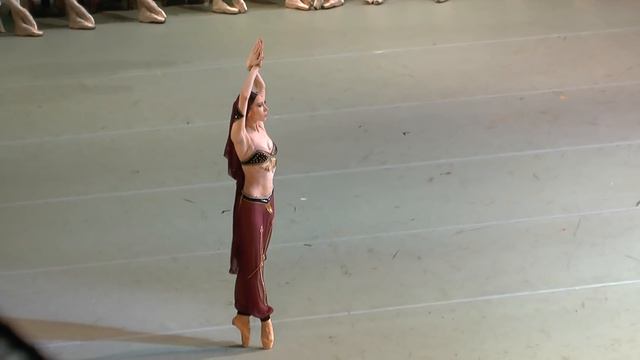 26.09.13.Баядерка.Виктория Терёшкина.Танец со змеёй. смотреть онлайн