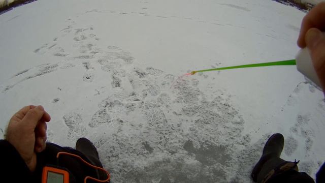 ЗИМНЯЯ РЫБАЛКА НА ХИМКИНСКОМ ВОДОХРАНИЛИЩЕ ЛОВЛЯ ОКУНЯ И СУДАКА смотреть онлайн