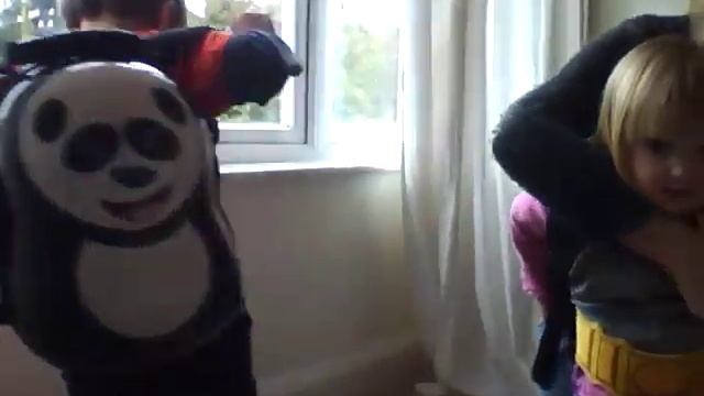 Fun Children's Suitcases from KidsTravel2 смотреть онлайн