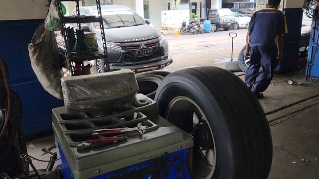 GANTI BAN MAXXIS 980 BRAVO 285/60/R18 A/T DI PAJERO SPORT смотреть онлайн