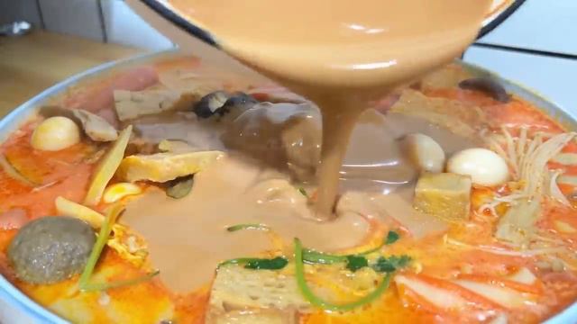 天气变冷，丹丹做家庭版麻辣烫，加入秘制汤底，香辣好吃连汤汁都不剩【胖手手丹丹】 смотреть онлайн